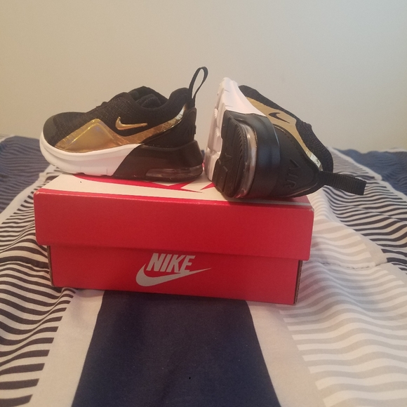 Nike - Picture 2 of 2